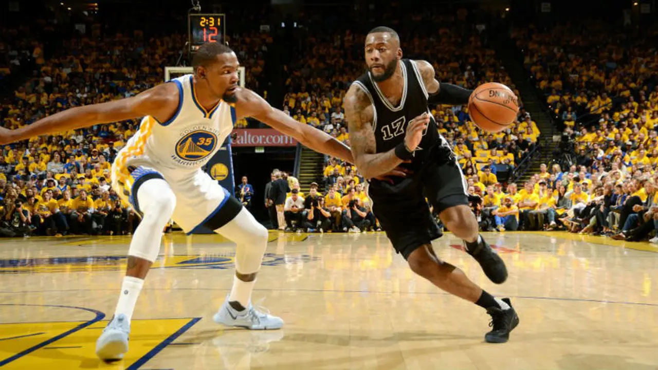 Eks forward San Antonio Spurs, Jonathon Simmons.