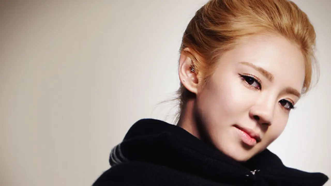 hyoyeon-snsd-1-130128-logo.jpg