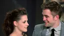 Hubungan asmara antara Robert Pattinson dan Kristen Stewart memang sudah lama kandas 4 tahun yang lalu. Namun masih banyak penggemar yang mengharapkan keduanya dapat berpacaran lagi. (AFP/Bintang.com)