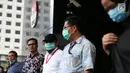 Ratusan Wadah Pegawai KPK menggelar aksi Solidaritas Untuk Gilang mengelilingi Gedung KPK Merah Putih di Jakarta, Kamis (7/9). Aksi digelar terkait penganiayaan pegawai KPK pada tanggal 2 Februari 2019 di  Hotel Borobudur. (merdeka.com/Dwi Narwoko)