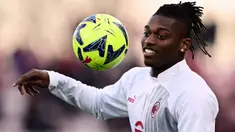 Sebagai salah satu liga terbaik di dunia dengan tingkat persaingan ynag ketat, Liga Italia Serie A banyak ditaburi para pemain muda berkualitas yang mampu unjuk kebolehan untuk bersaing dengan para pemain senior yang sarat pengalaman. Bahkan tak sedikit pemian muda yang akhirnya menjadi andalan di klubnya masing-masing. Keberhasilan mereka mengangkat prestasi klub yang dibelanya tentu saja akan berbanding lurus dengan nilai pasar mereka. Berikut 5 pemain muda dengan nilai pasar tertinggi di Liga Italia Serie A musim 2022/2023 menurut situs transfermarkt. (AFP/Marco Bertorello)