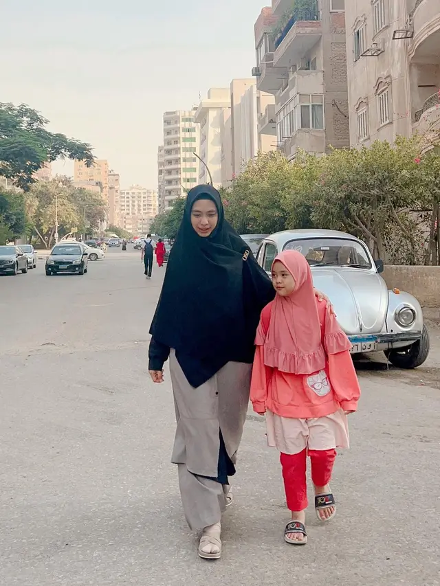 [Fimela] Maryam dan Oki Setiana Dewi