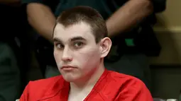 Ekspresi tersangka penembakan massal Nikolas Cruz saat mengikuti sidang di Broward Courthouse, Fort Lauderdale, Florida, Selasa (15/1). Cruz sudah mengakui sebagai pelaku penembakan. (Amy Beth Bennett/South Florida Sun-Sentinel via AP, Pool)