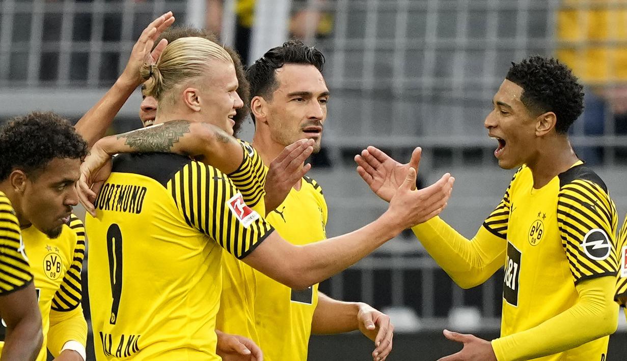 Jumlah gol Haaland melonjak drastis pada musim 2020/2021. Striker jebolan Molde tersebut sukses mengumpulkan 41 gol dari 41 penampilan bersama Dortmund di semua kompetisi. (AP/Martin Meissner)