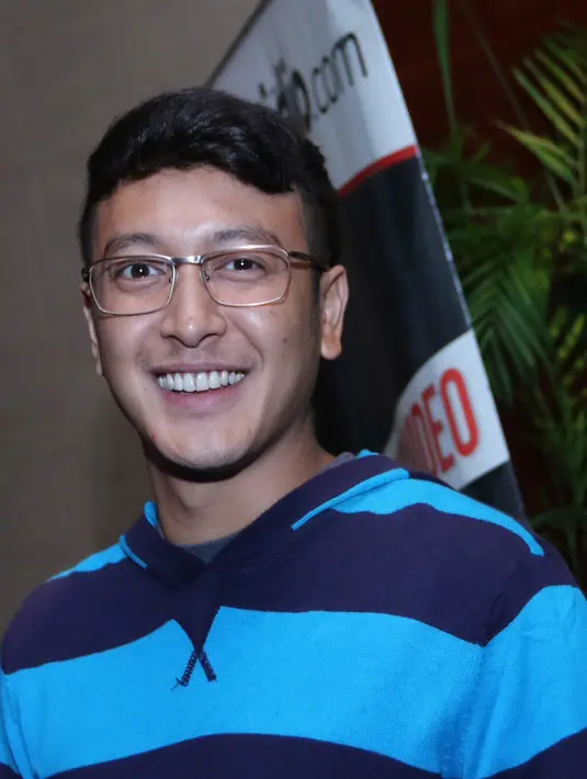 "Tamparan Michelle 5 sampai 7 kali. Sama Yunita 3 sampai 4 kali. Jotosan (dipukul) 3 kali. Setelah itu pipi saya jadi kebas," ujar Dimas Anggara di XXI Plaza Senayan. (Galih W. Satria/Bintang.com)