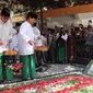 Prabowo dan Sandiaga berziarah ke makan Gus Dur di Pesantren Tebuireng. (Merdeka.com/Muhammad Genantan Saputra)