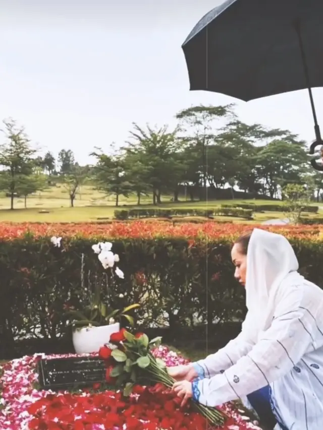 Bunga Citra Lestari ziarah makam Ashraf Sinclair dalam momen mengenang hari pernikahan 14 tahun yang lalu (Foto: Instagram bclsinclair)