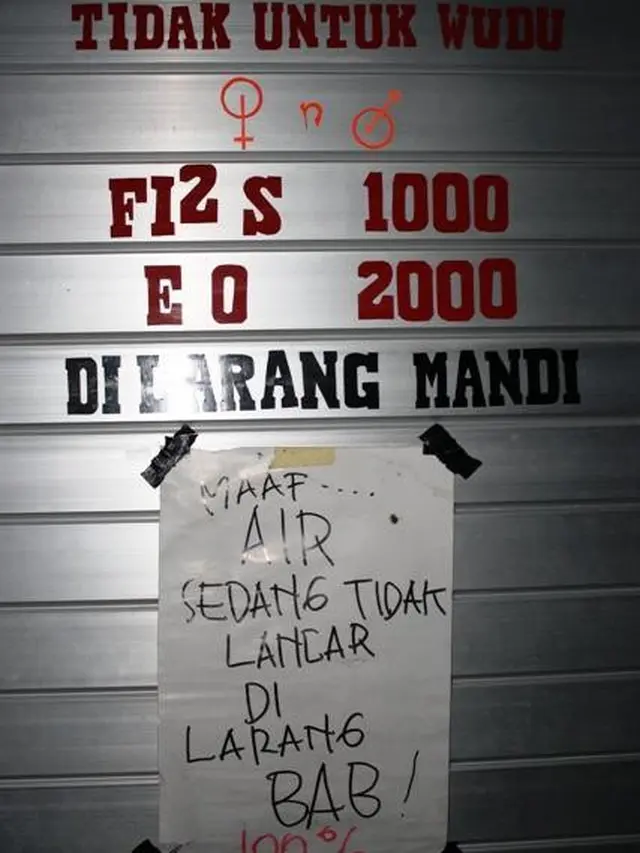 6 Pemberitahuan Kocak di Toilet Umum Ini Bikin Senyum Tipis
