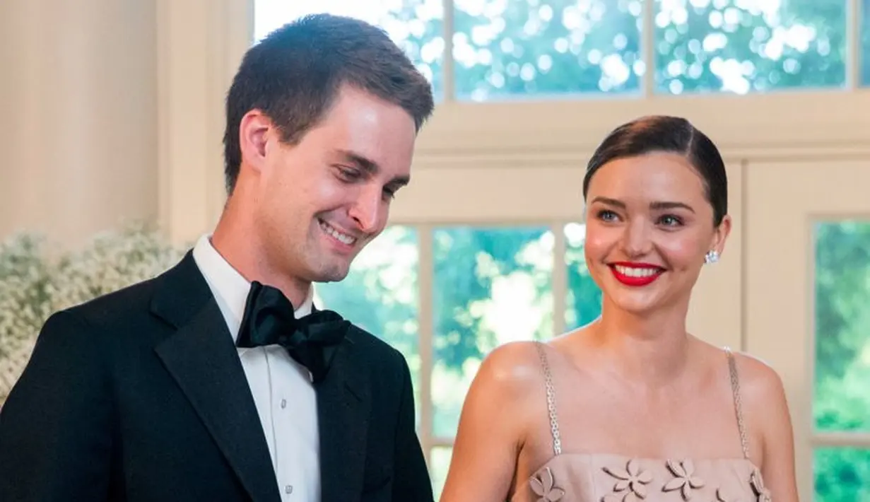 "Miranda baik-baik saja. dan Flynn sangat bersemangat menjadi seorang kakak. Terimakasih atas doa-doa kalian," lanjutnya. (Business Insider)