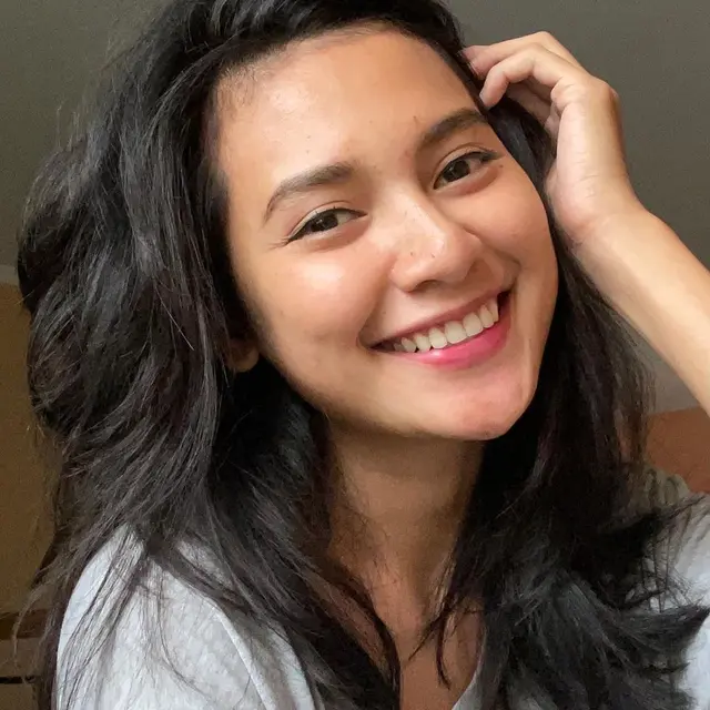 Jalani Pemotretan Sendiri Pakai Timer, Ini 6 Foto Selfie Menawan Indah Permatasari