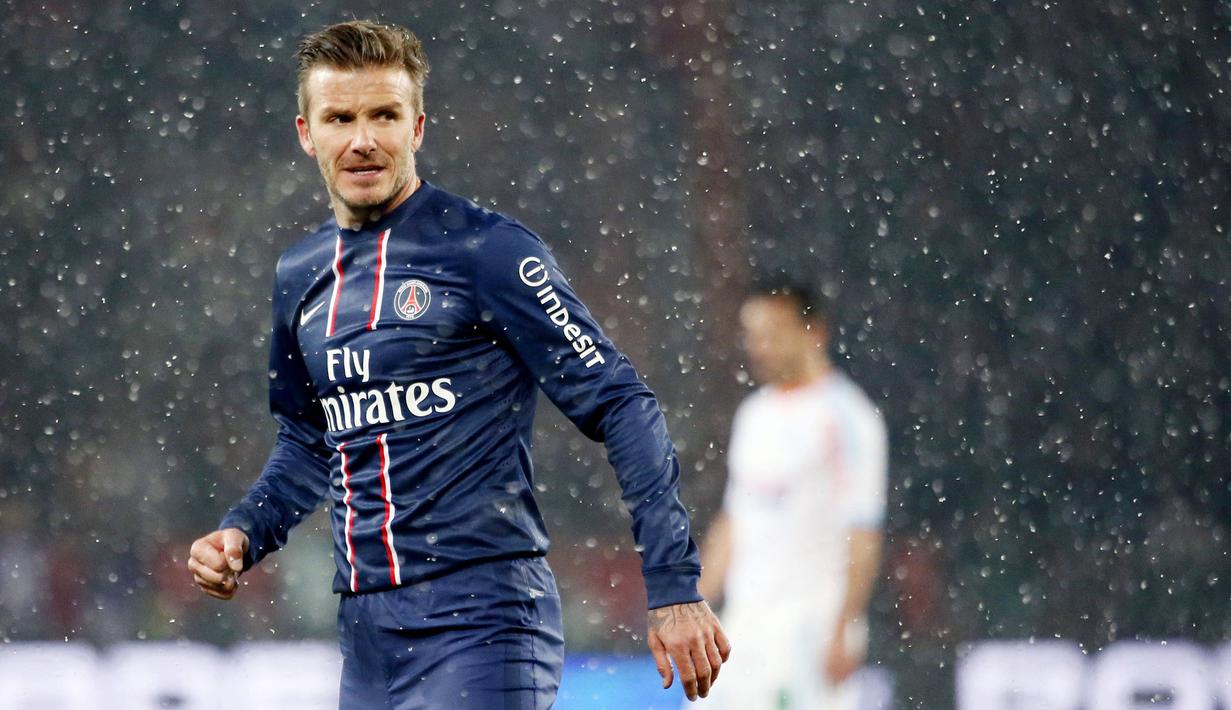 5. David Beckham - Mantan kapten Timnas Inggris ini pernah meraih trofi Liga Champions bersama Manchester United. Namun sayang kemampuan serta pengalaman nya meraih trofi Si Kuping Gajah itu belum mampu ia tularkan di PSG. (AFP/Kenzo Tribouillard)