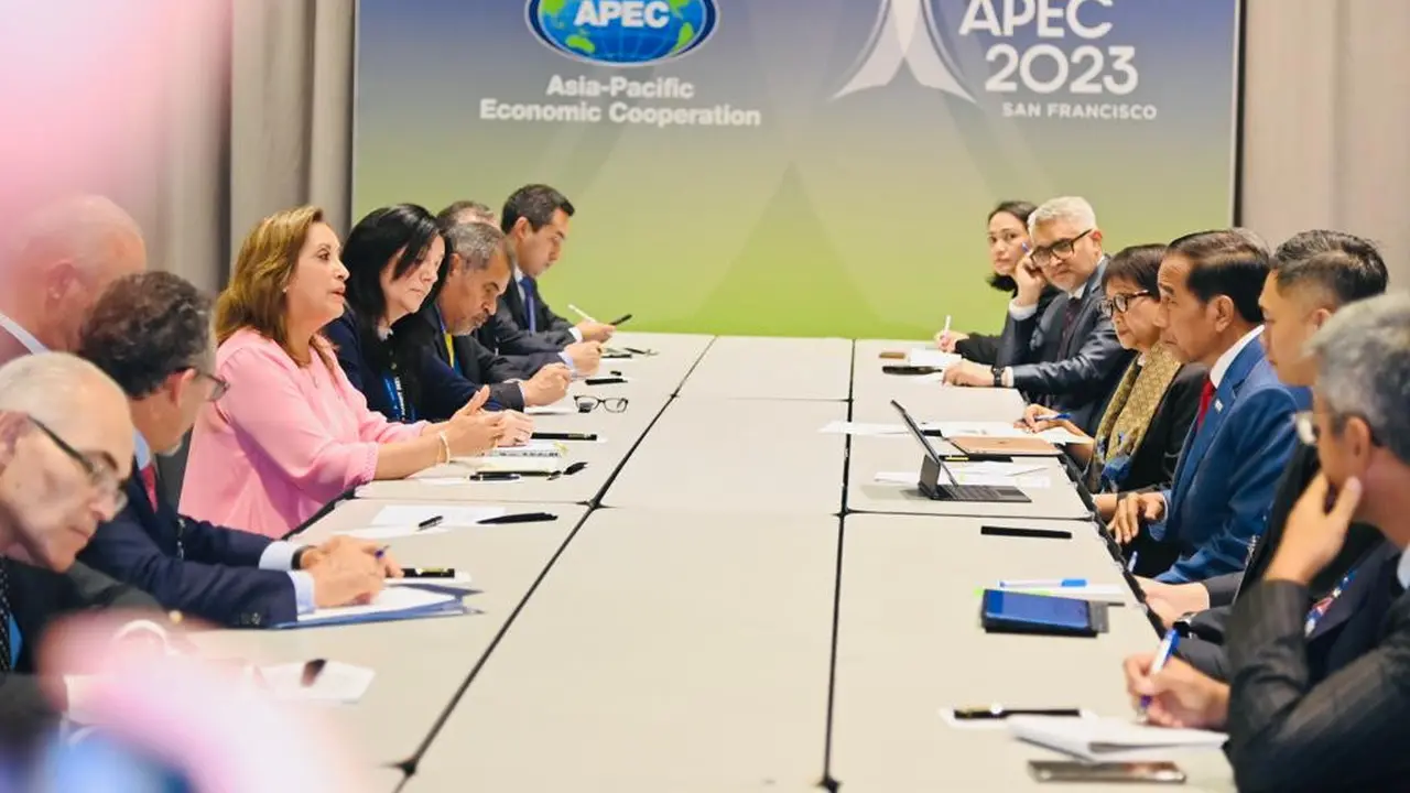 Presiden Joko Widodo atau Jokowi menggelar pertemuan bilateral dengan Presiden Peru Dina Boluarte di Moscone Center, San Fransisco, Amerika Serikat, pada Kamis, 16 November 2023.