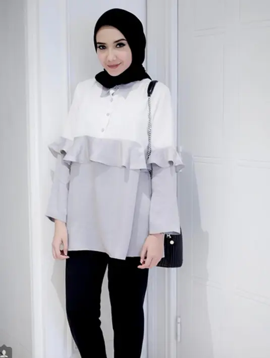 "Ya alhamdulillah, aku masih muda, masih bisa produktif. Karena aku punya target ke depannya, di umur sekian aku pengin udah tinggal nikmatin waktu aku yang sekarang,” tuturnya. (Instagram/zaskiasungkar15)