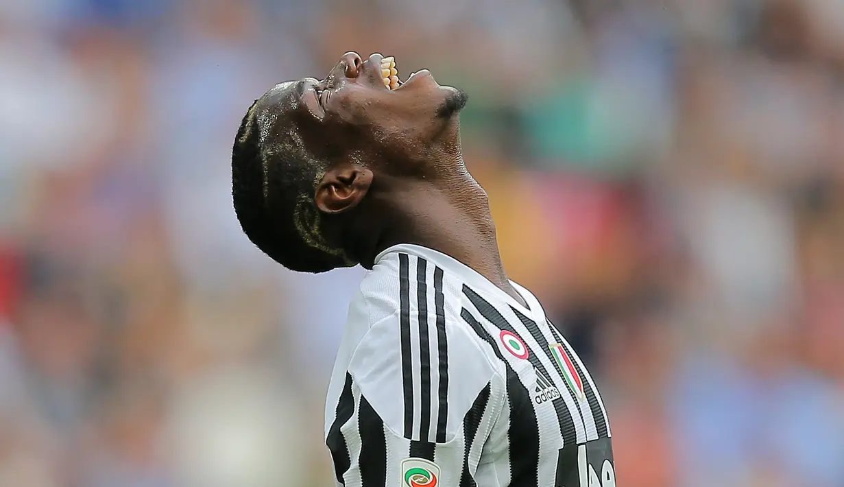 Paul Pogba. Ia didatangkan Juventus secara gratis dari Manchester United pada musim 2012/2013. Dua musim bersama Setan Merah, ia hanya tampil 7 kali. Empat musim di Juventus, ia menjelma menjadi bintang dan tampil dalam 178 laga dengan torehan 34 gol. (Foto: AFP/Marco Bertorello)
