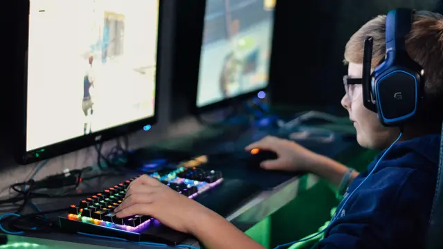 Ilustrasi gamer  (sumber: Unsplash)