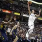 Guard Brooklyn Nets, Jeremy Lin (7), berusaha memasukkan bola pada laga melawan Indiana Pacers di Bankers Life Fieldhouse. (AP Photo/Michael Conroy)