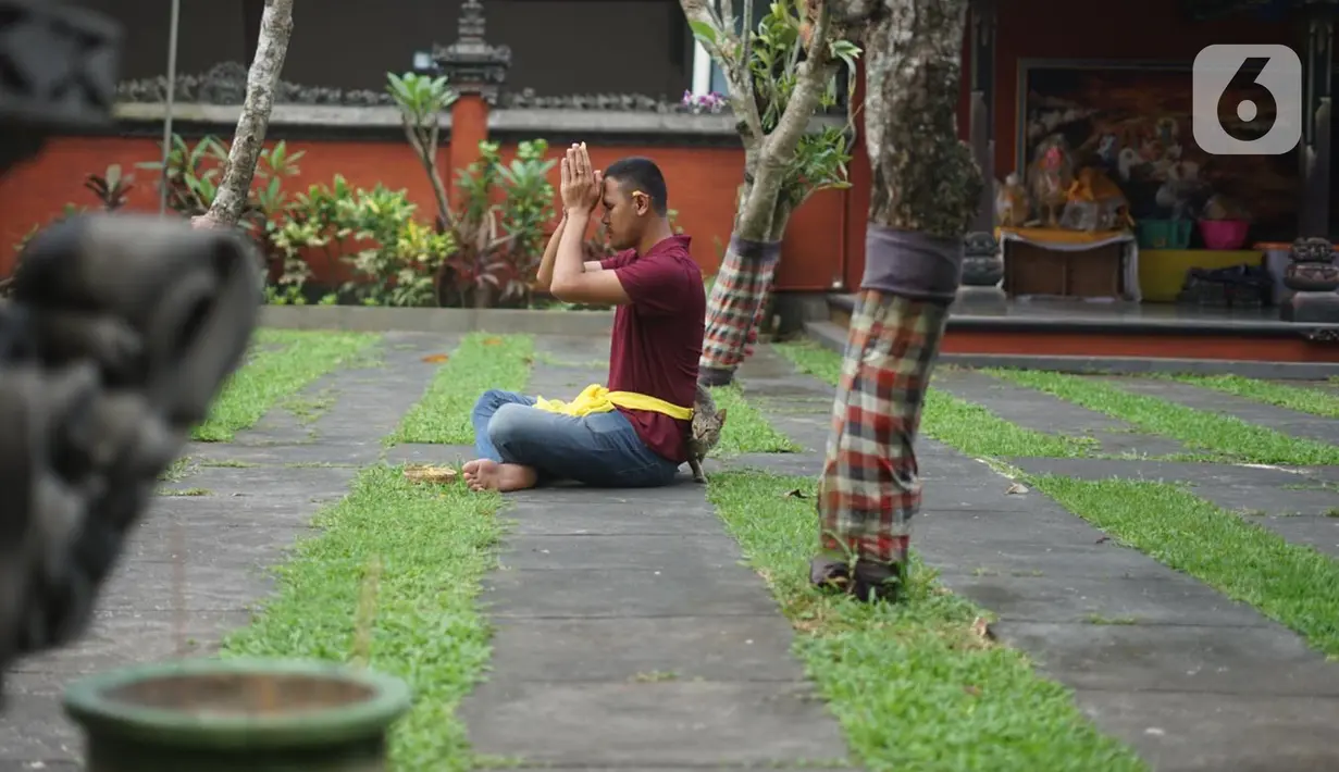 Aktivitas di Pura Widya Dharma Cibubur Dibatasi: Suasana Pura Widya Dharma yang sepi di kawasan Cibubur, Selasa (24/3/2020). Pembatasan aktivitas menjelang Hari Raya Nyepi tahun baru Saka 1942 dilakukan sesuai dengan imbauan untuk antisipasi penyebaran Covid-19. (Liputan6.com/Immanuel Antonius)