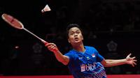 Tunggal putra Indonesa, Anthony Ginting, berhasil melaju ke final BWF World Tour 2019 setelah mengalahkan tunggal putra China, Chen Long. (AFP/Stringer)