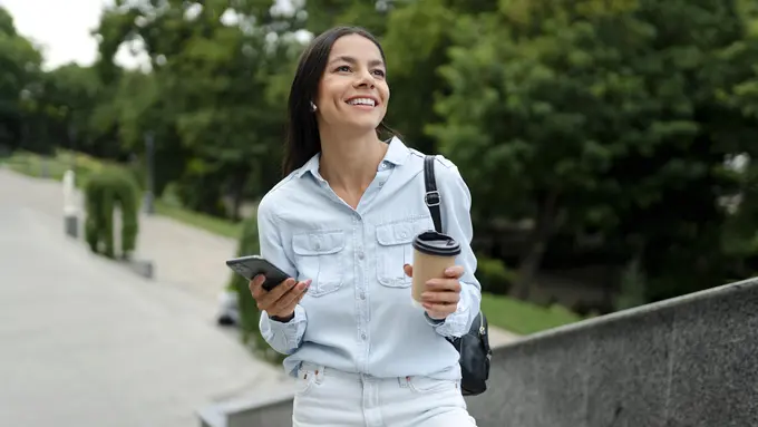 wanita agustus denim