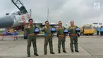 Panglima TNI Marsekal Hadi Tjahjanto (kiri), Kapolri Jenderal Tito Karnavian (kedua kiri), Kasad Jenderal Mulyono (kedua kanan), dan Kasal Laksamana Ade Supandi berpose di depan pesawat Sukhoi, Jakarta, Rabu (20/12).  (Liputan6.com/Nanda Perdana)
