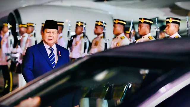 Presiden Indonesia, Prabowo Subianto bersama rombongan tiba di Pangkalan Tentera Udara Diraja Malaysia pada Senin (27/1/2025) sekitar pukul 06.00 waktu setempat.