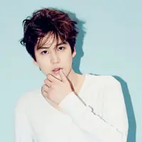 Sejak pertengahan 2017 lalu, Kyuhyun Super Junior resmi menjalankan tugas wajib militernya. Ia bertugas sebagai pelayan publik di sebuah kantor pemerintahan. (Foto: Soompi.com)