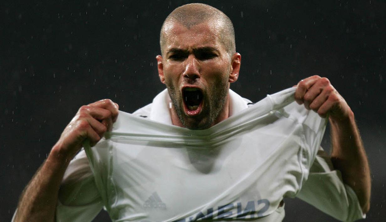 Bersama Real Madrid, Zinedine Zidane mempersembahkan gelar La Liga Spanyol pada tahun 2002/2003. (AFP/Philippe Desmazes)