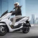 Tiga Cara Simpel Cegah Kulit Kusam saat Naik Motor