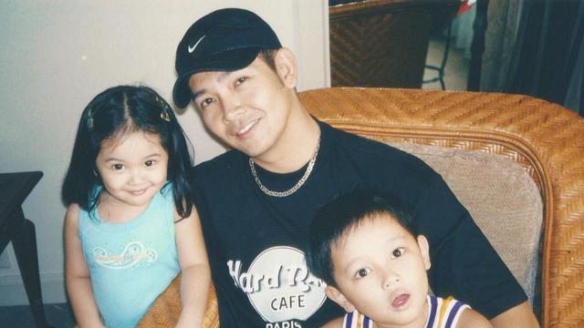 6 Transformasi Ferry Salim dari Muda Hingga Wisuda S1 di Usia 56 Tahun