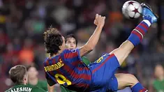 Aksi striker Barcelona, Zlatan Ibrahimovic ketika berlaga di partai Liga  Champions menghadapi Rubin Kazan di Nou Camp, Barcelona, 20 Oktober 2009. AFP PHOTO/LLUIS GENE