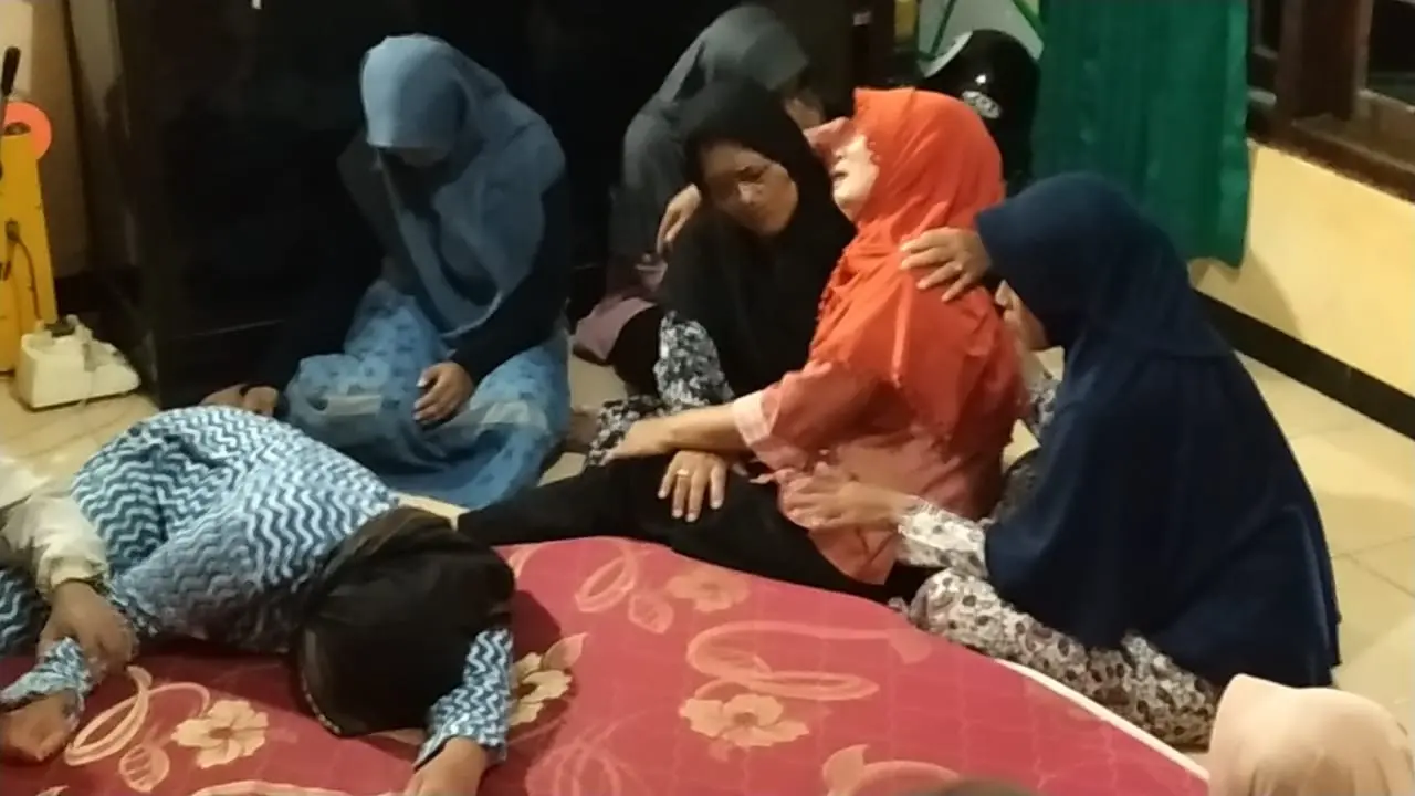 Kesedihan di rumah duka Budi Hartono (Dian Kurniawan/Liputan6.com)