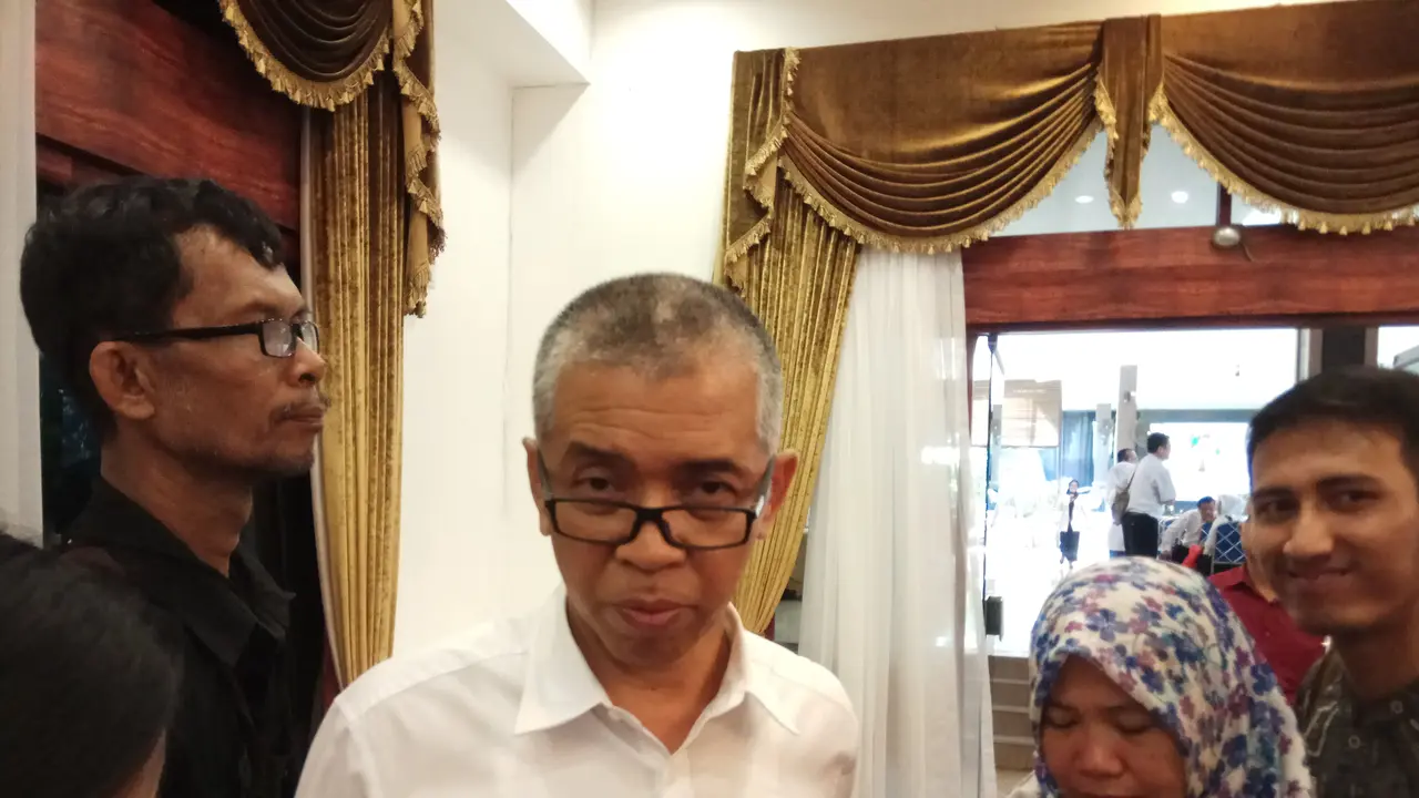 Kepala Dinas Pendidikan (Disdik) Sumsel Widodo saat ditanyai tentang kasus OTT dugaan pungli saber yang menyeret anak buahnya (Liputan6.com / Nefri Inge)