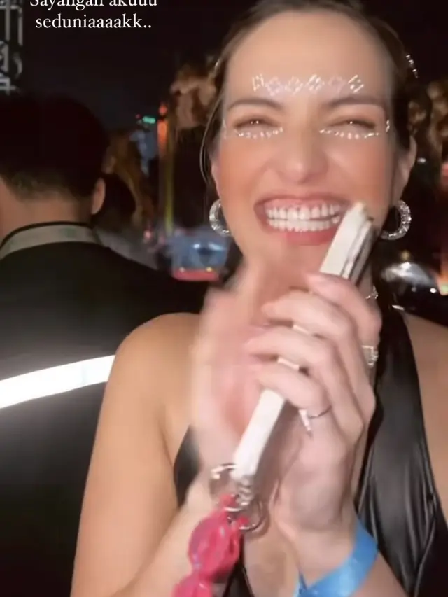 Nia Ramadhani saat Rayakan Ulang Tahun ke-34 di Festival Musik Thailand. [@ramadhaniabakrie]