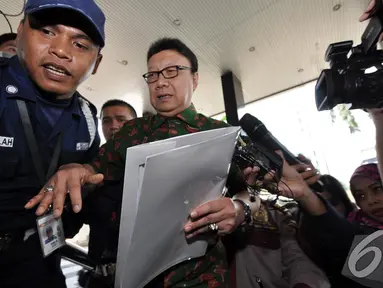 Menteri Dalam Negeri Tjahjo Kumolo saat mendatangi gedung KPK, Jakarta, Senin (10/11/2014)  (Liputan6.com/MIftahul Hayat)
