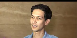 Dimas Beck dikabarkan sedang dekat dengan Laudya Cynthia Bella, sayangnya selama mereka masih bergabung di BBB keduanya dilarang pacaran.