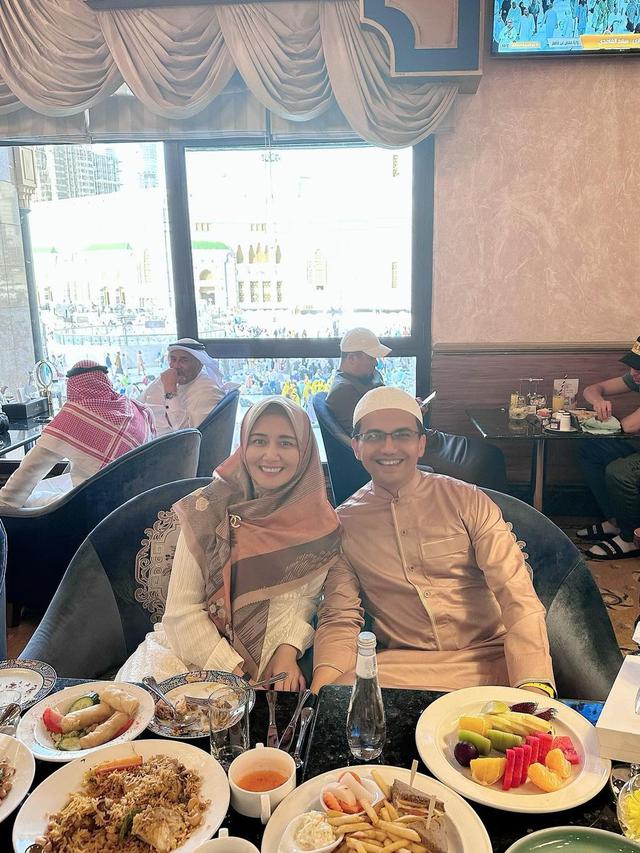 8 Potret Sahrul Gunawan dan Istri Jalani Ibadah Haji, Ajak Mertua