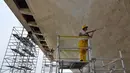 Kegiatan pembersihan monas dilakukan oleh 3 orang teknisi yang berasal dari PT Karcher Jerman dan 17 orang Indonesia (Liputan6.com/Johan Tallo)