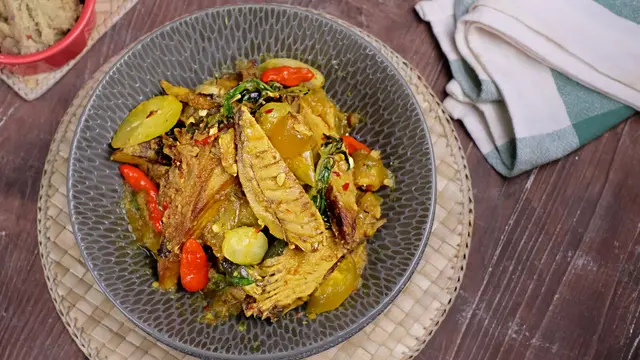 Tongkol asap kuah santan pedas