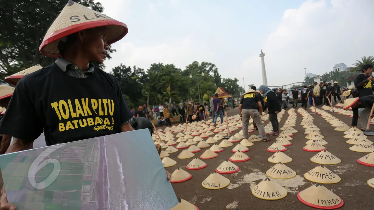 Bawa Cangkul dan Caping, Warga Demo Tolak Pembangunan PLTU Batubara Batang