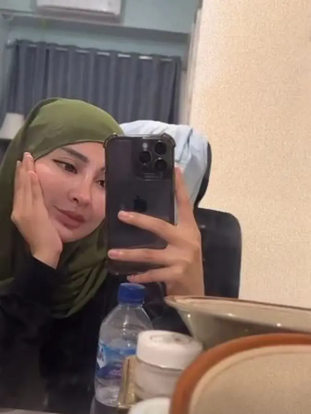 6 Potret Cupi Cupita Tampil Berhijab Jalani Ramadhan Bareng Suami, Tepis Isu Cerai