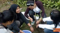 Citizen6, Yogyakarta: Mapala Silvagama bersama anggota Silvagama Green Community melakukan penanaman untuk hutan kota di Stadion Mandala Krida, Yogyakarta. (Pengirim Mapala Silvagama)
