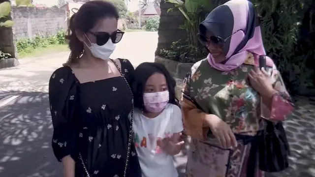 6 Momen Citra Monica Bertemu Keluarga Dylan Sahara di Bali, Disambut Hangat
