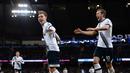 Pemain Spurs, Danish Christian Eriksen (kiri) merayakan gol bersama Harry Kane saat melawan Manchester City pada lanjutan Liga Inggris pekan ke-26 di Stadion Etihad, Minggu (14/2/2016), Spurs menang 2-1. (AFP/Oli Scarff)
