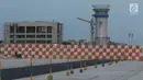 Suasana pembangunan Bandara Internasional Yogyakarta di Kabupaten Kulon Progo, DI Yogyakarta, Selasa (23/4). Progres pembangunan Bandara Internasional Yogyakarta hampir 100 persen, sementara progres pembangunan keseluruhannya termasuk domestik mencapai 47 persen. (Liputan6.com/Helmi Fithriansyah)