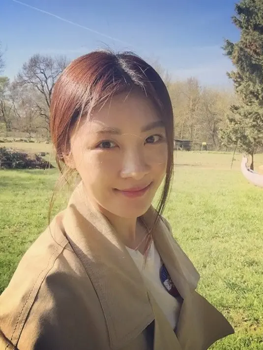 Walaupun populer dan punya wajah yang cantik, akan tetapi Ha Ji Won ternyata masih menyandang status jomblo. Dan baru-baru ini, ia mengungkapkan kriteria pria idamannya. (Foto: instagram.com/hajiwon1023)