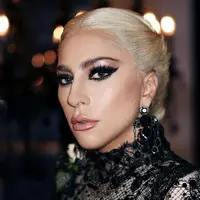 Lady Gaga membatalkan sisa tur dunianya karena terjangkit sebuah penyakit. (instagram/ladygaga)