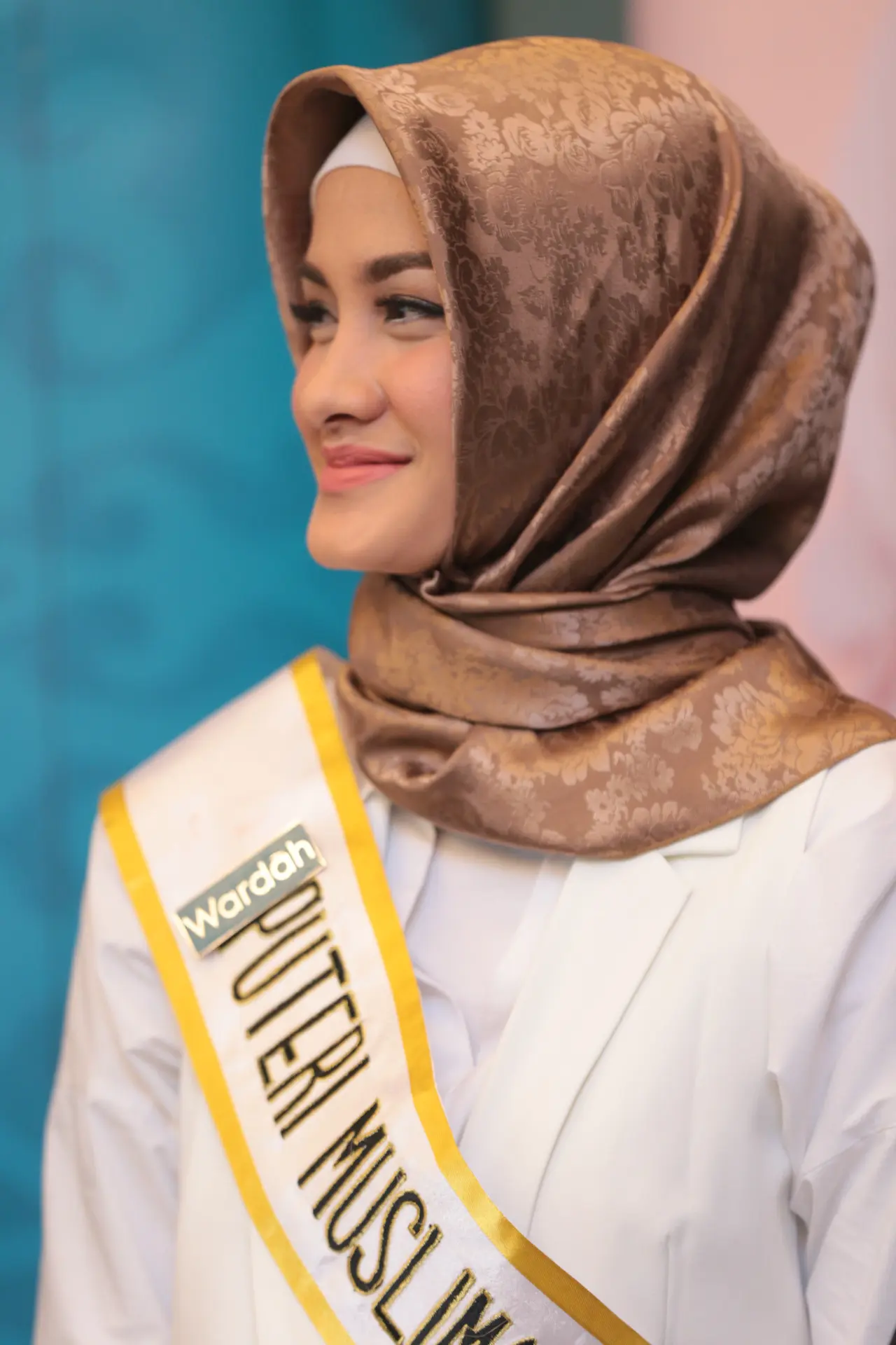 Tiara Sukmasari, runner up kedua Puteri Muslimah Indonesia 2017 yang juga dinobatkan sebagai Puteri Muslimah Inspiring Beauty. (Adrian Putra/Bintang.com)