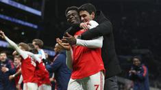 Arsenal berhasil memimpin klasemen Liga Inggris musim 2022/2023. Sejauh ini, mereka berhasil meraih 47 poin atau terpaut 8 angka dari Manchester City yang berada di bawahnya. Catatan gemilang lain yang berhasil ditorehkan The Gunners adalah mereka baru kalah satu kali. Satu-satunya tim yang berhasil mengalahkan skuad asuhan Mikel Arteta di Liga Inggris adalah Manchester United. Kala itu, Arsenal kalah 1-3 dari MU pada 4 September 2022. (AFP/Adrian Dennis)