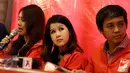 Pengurus Partai Solidaritas Indonesia (PSI) menggelar konferensi pers setelah dinyatakan lolos seleksi Kemenkumham, di kawasan HR Rasuna Said, Jakarta, Selasa (11/10). PSI menjadi satu-satunya parpol yang lolos dari verifikasi. (Liputan6.com/Helmi Afandi)