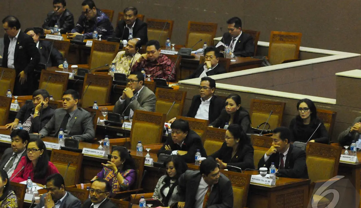 Suasana rapat paripurna penetapan jumlah komisi DPR. Beberapa bangku tampak kosong, Jakarta, Kamis (16/10/2014) (Liputan6.com/Andrian M Tunay)